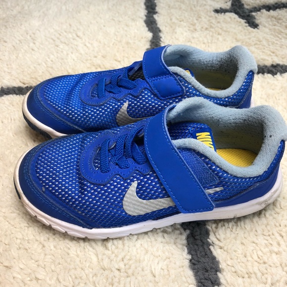 little boys nike tennis shoes